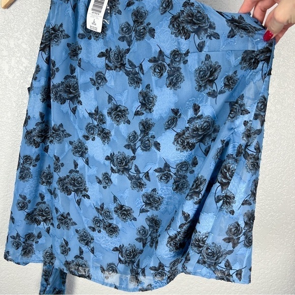 Torrid NWT Clip Chiffon Mock Neck Halter, Romantic Rose 2X - Sleeveless, Floral - Picture 10 of 15